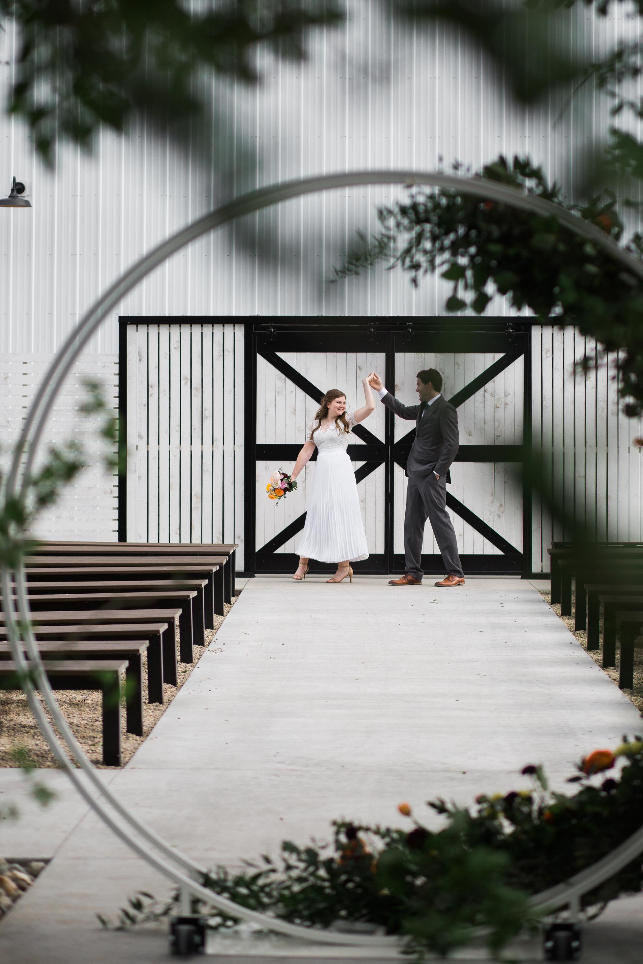 Barn Wedding Ideas : Unique Rustic Or Western Ideas For A Fun Wedding Ceremony & Reception