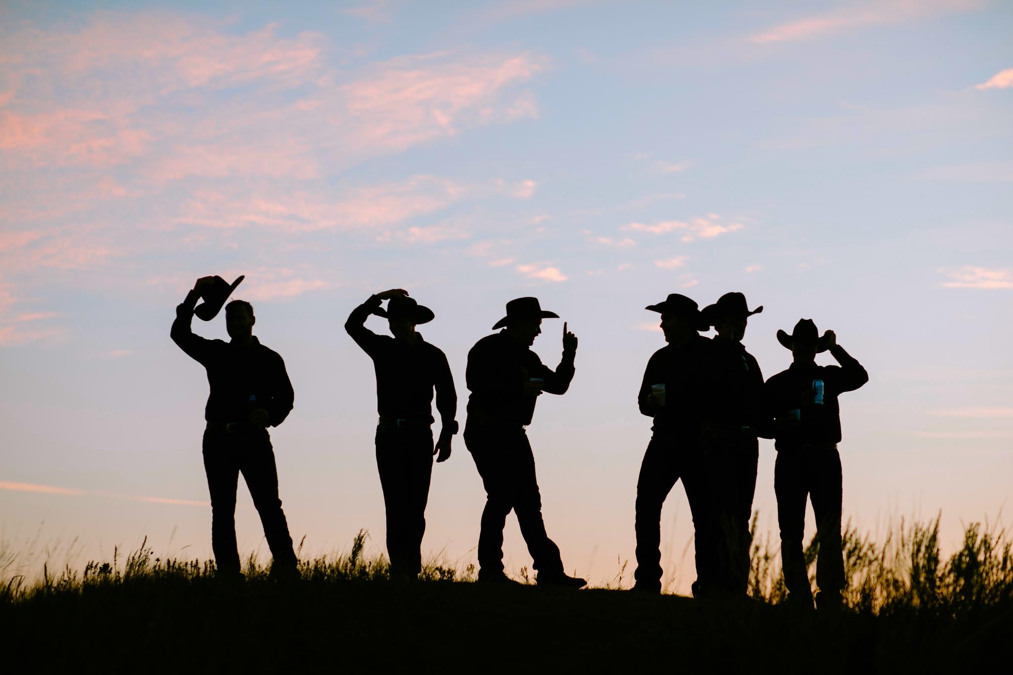 Barn or Rustic or Western Wedding Photography Ideas For Midwest Brides