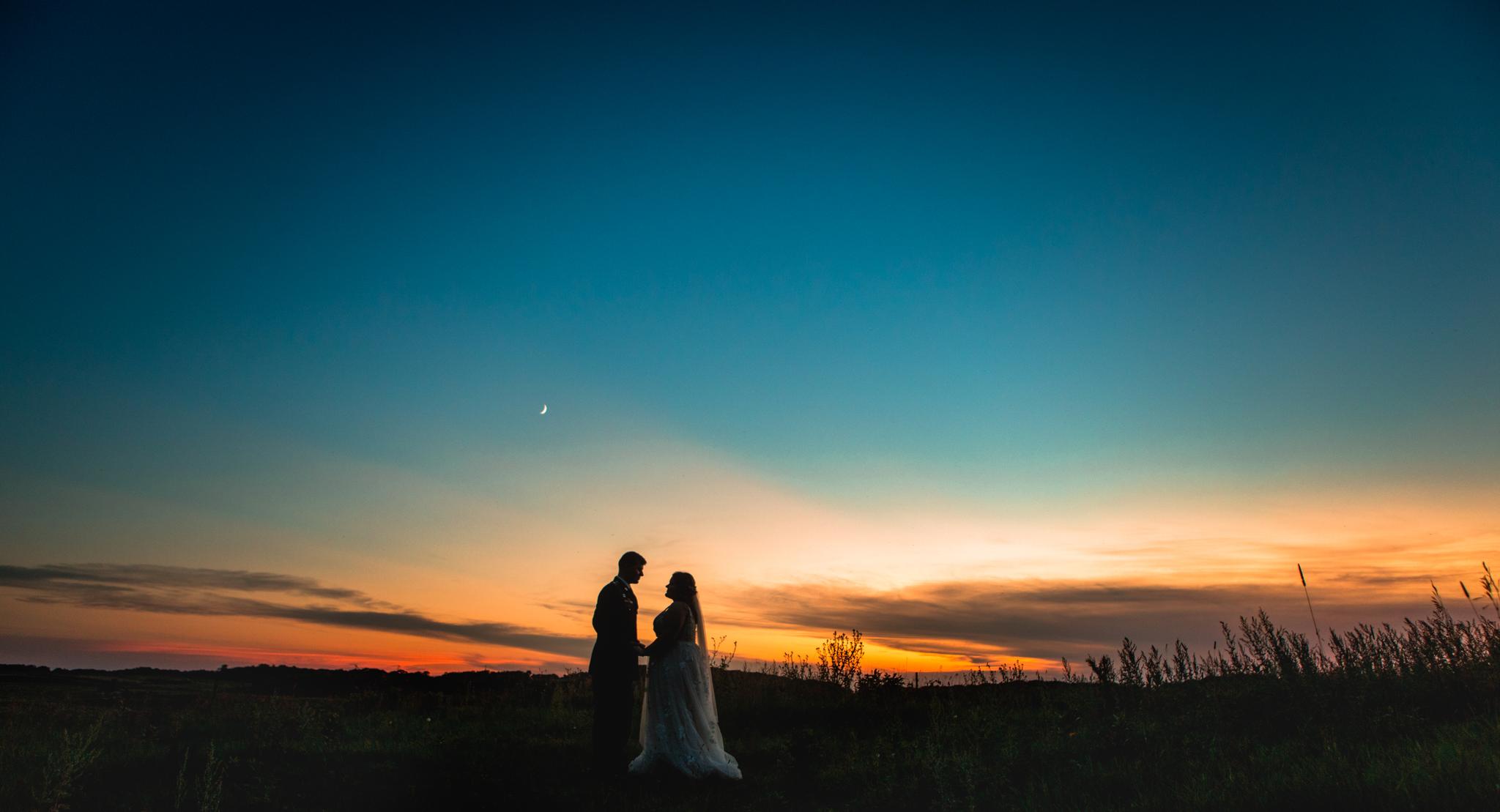 Barn Wedding Ideas : Unique Rustic Or Western Ideas For A Fun Wedding Ceremony & Reception